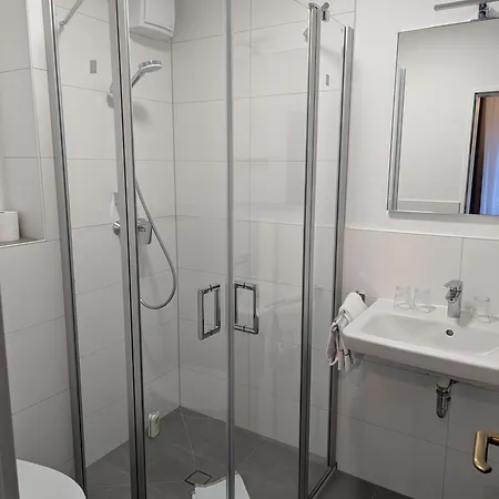 Und Weingut Karlsmuehle Mertesdorf