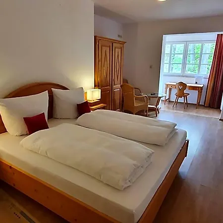 מלון Und Weingut Karlsmuehle 3*